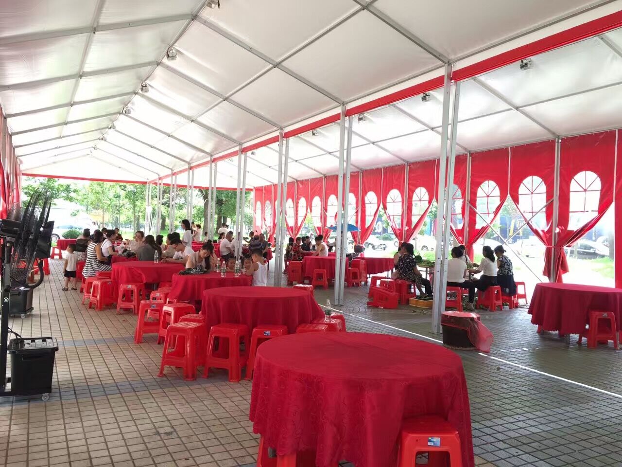 如何選擇高質(zhì)量的戶外婚慶篷房？