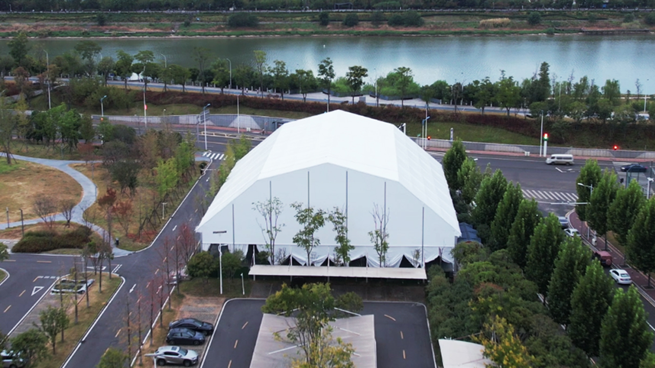 速建主場，一篷搞定封面